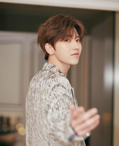 靠谱的娱乐圈爆料侯明昊,揭秘他的最新爆料与神秘恋情  第3张